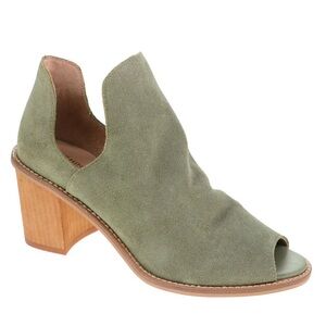 Brand new Chinese Laundry heels.